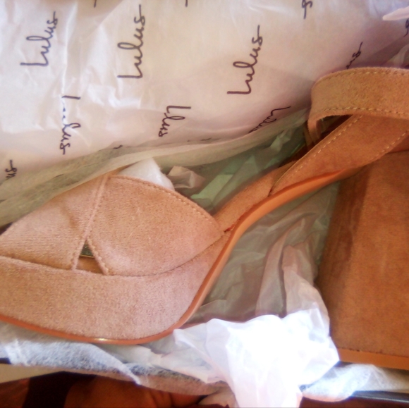 Heels / boots - Picture 3 of 4